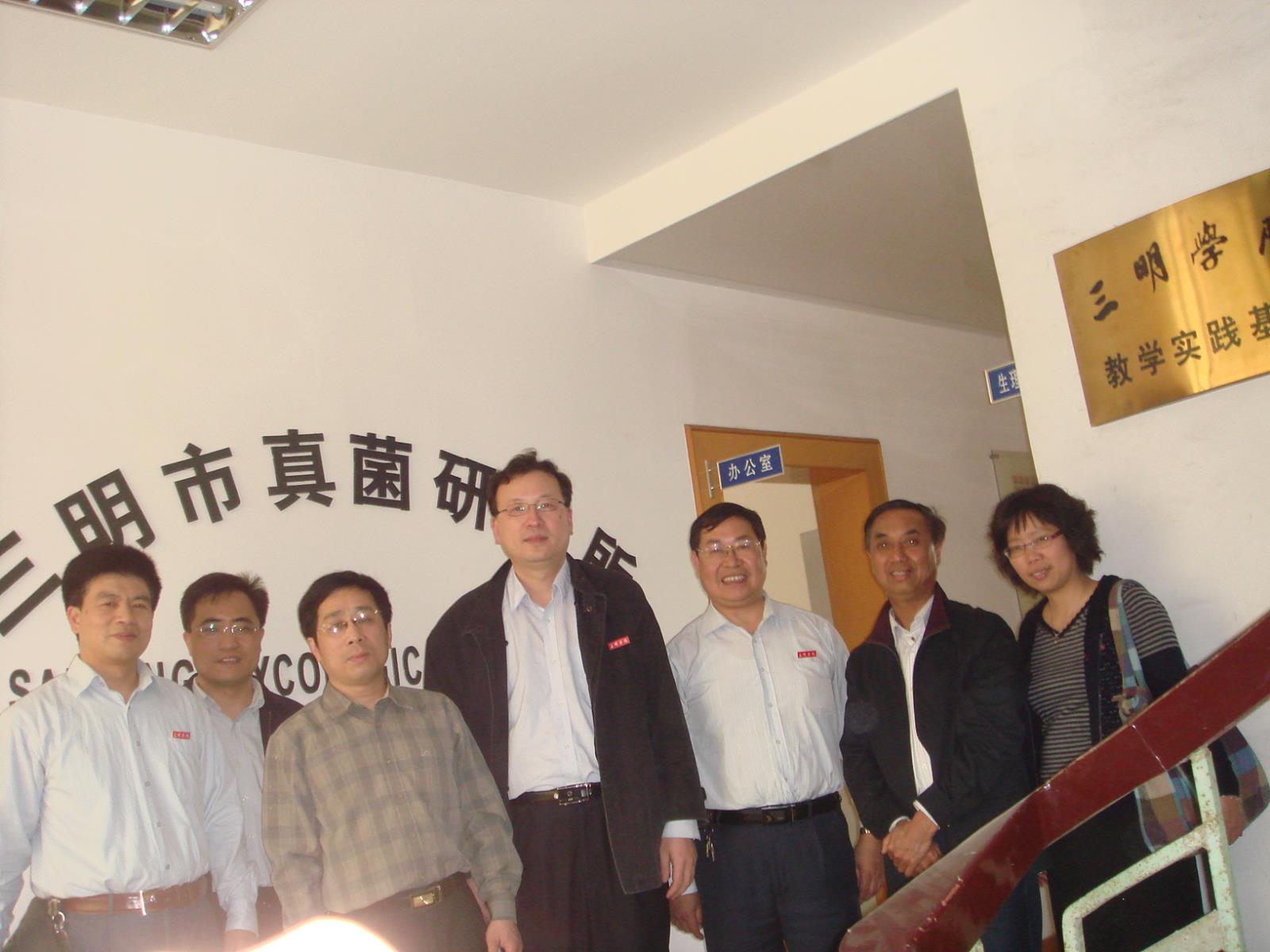 15、与有关大学建立学术交流和大学生实践基地.JPG
