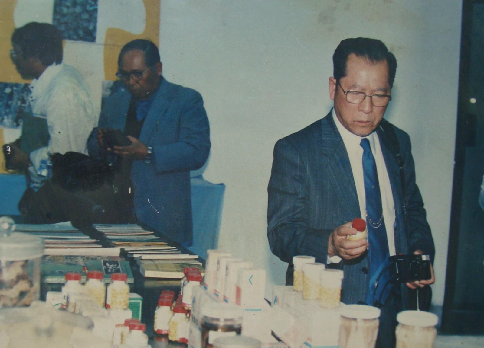 5、日本食用菌学会会长郡山胞夫来访.JPG