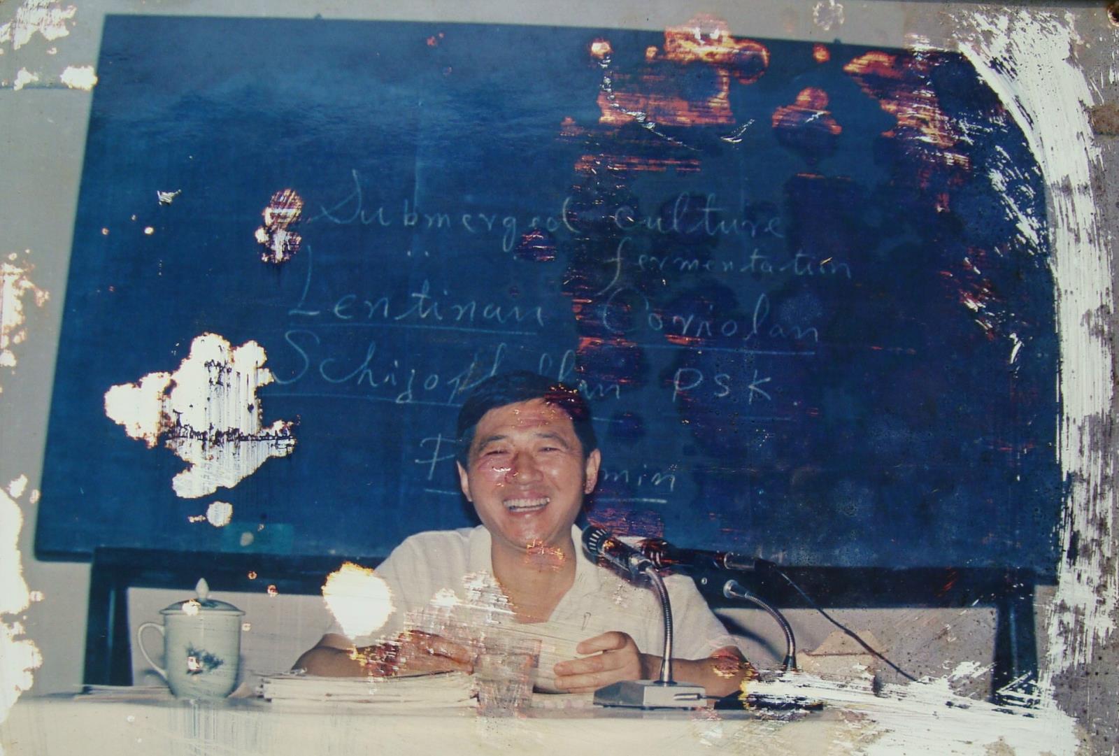 3、上海师范大学杨庆尧教授来我所讲学.JPG
